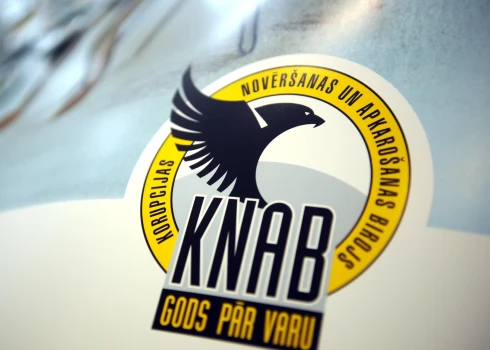 В рамках расследования сотрудники KNAB посетили один из департаментов Рижской думы