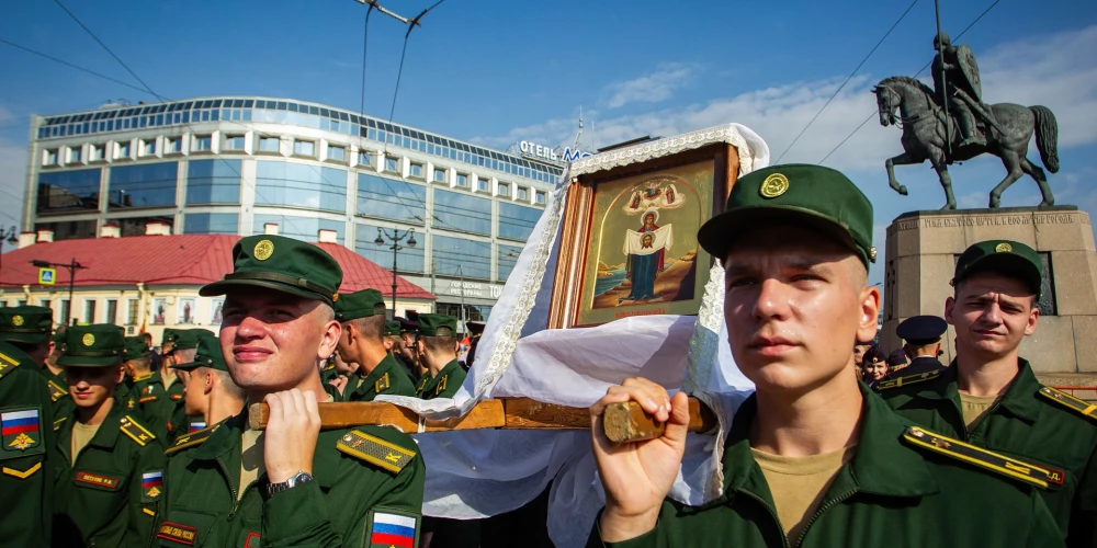 Pēc Krievijas pilna mēroga iebrukuma Ukrainā dažādās Krievijas pilsētās notiek rašistiskas demonstrācijas ar Aleksandra Ņevska vārdu uz lūpām.