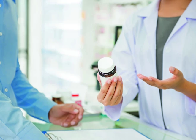 Ar Latvijas recepti uz aptieku ārzemēs. Vai svešā zemē izdosies tikt pie vajadzīgajām zālēm?