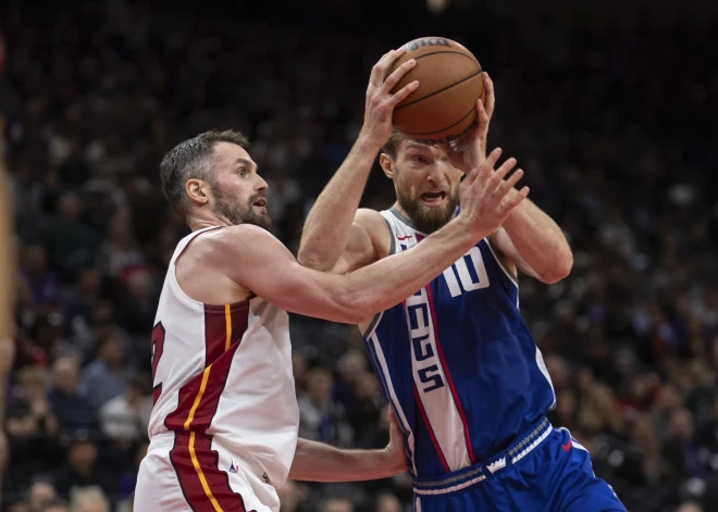 "Nets" pirmā uzvara jaunā trenera vadībā; Saboņa kārtējais "triple-double" neglābj "Kings" no negaidīta zaudējuma
