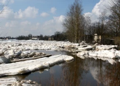 В ожидании наводнения: уровень воды в Даугаве повысился до опасной отметки