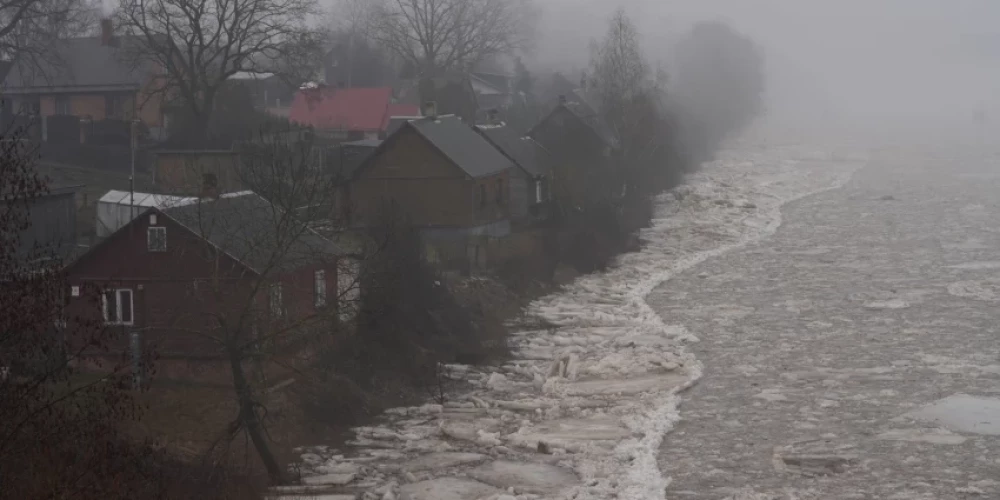 На участке Даугавы возле Екабпилса объявлен красный уровень угрозы наводнения