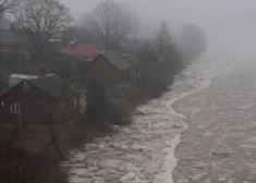 В связи с подъемом уровня воды в Даугаве затоплена территория Екабпилсского края.