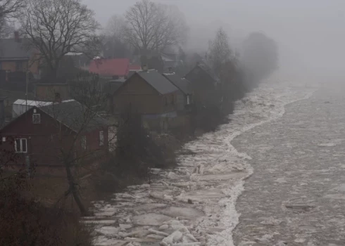 На участке Даугавы возле Екабпилса объявлен красный уровень угрозы наводнения