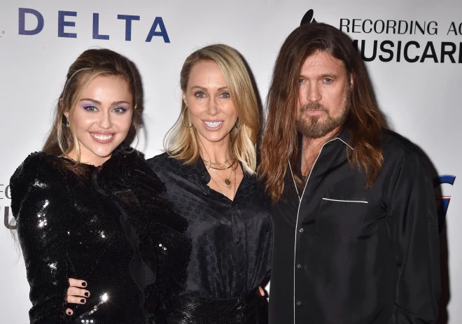 Mailija Sairusa ar vecākiem 2019. gadā.