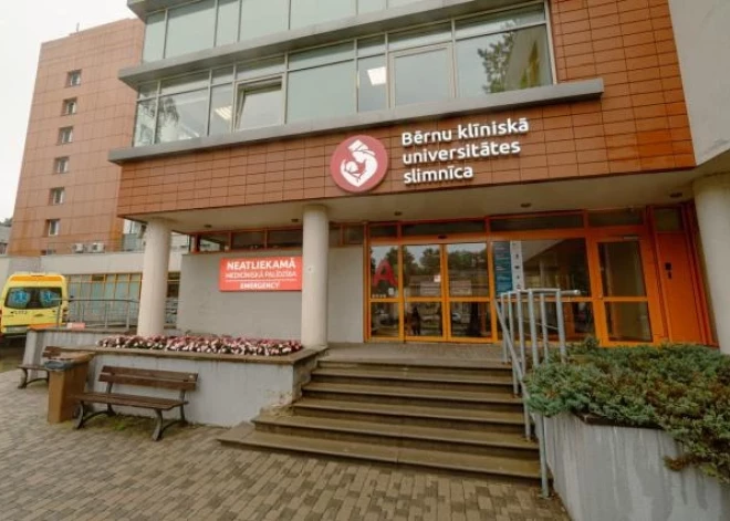 Bērnu slimnīcu apdraudējis vīrietis ar nazi; klātesošie evakuēti