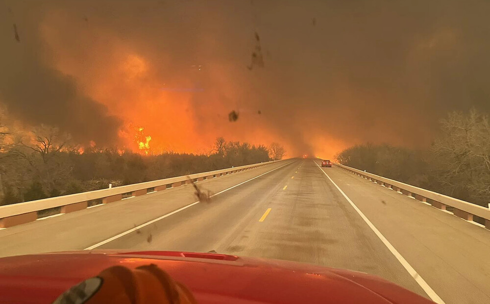 Teksasā plosās štata vēsturē vislielākais ugunsgrēks; briest baisa katastrofa