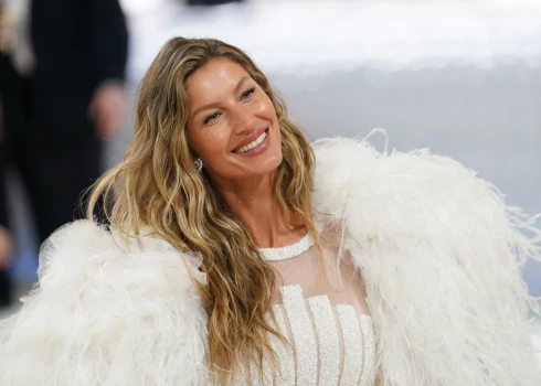 Brazīliešu supermodele Žizele Bundhena “Met Gala” kostīmu ballē 2023. gada maijā.