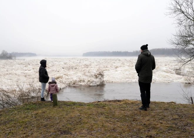 Debesis virs Latvijas pārsvarā mākoņainas