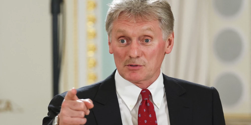Peskovs: Kremlim nav nekā sakāma Navaļnija ģimenei