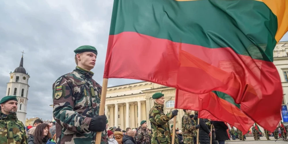 Latvijas tiesa nolemj piedzīt 120 000 eiro no Latvijā reģistrēta uzņēmuma saistībā ar kukuļošanu Lietuvas armijas iepirkumā
