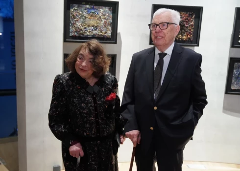 ФОТО, ВИДЕО: Раймонд Паулс на открытии персональной выставки своей сестры Эдиты Паулс-Вигнере
