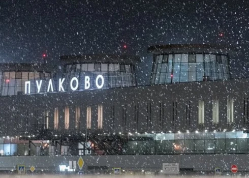 Trauksme Putina dzimtajā pilsētā — uz laiku apturējusi darbu Sanktpēterburgas Pulkovas lidosta