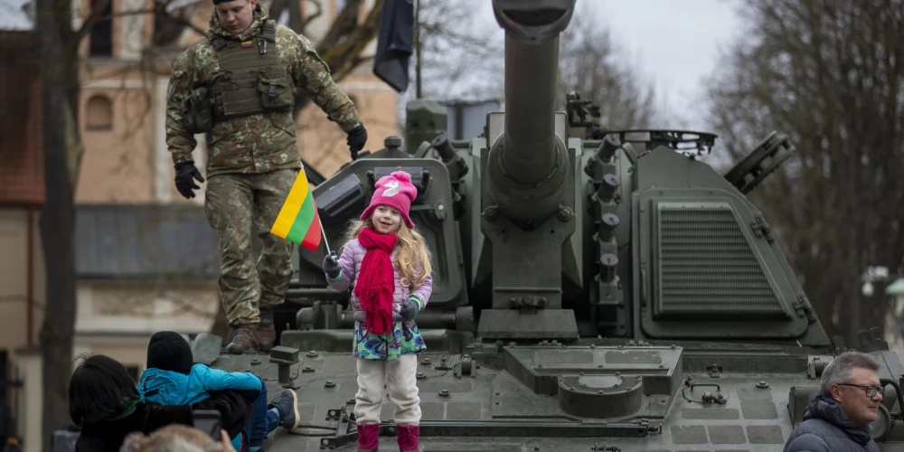 Lietuvas armija īsi un saprotami izskaidro: "Karš šodien nebūs"