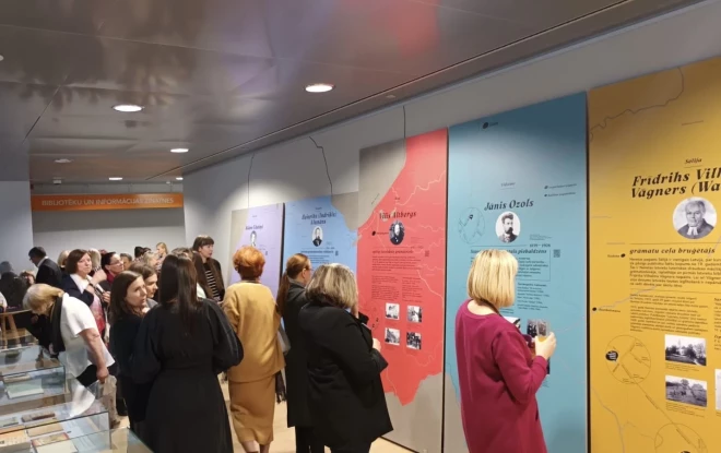 Latvijas Nacionālajā bibliotēkā atklāta izstāde “Paātrinājus”, kas vēsta par latviešu grāmatniecības īso ceļu no aizbildniecības līdz patstāvīgai nozarei 19. gadsimtā.