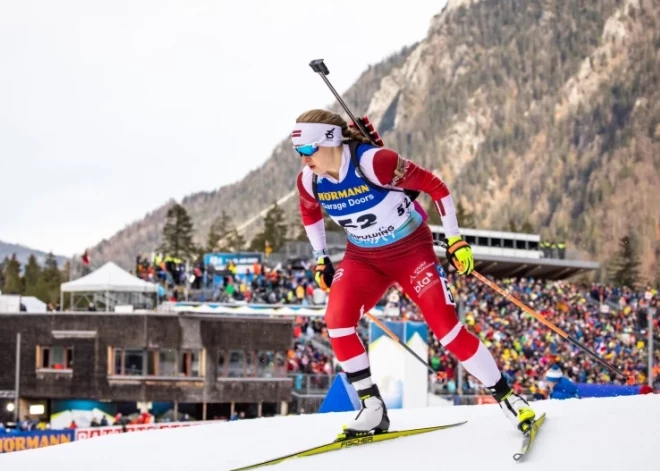 Latvijas biatlonisti Pasaules kausa posmā jauktajā stafetē paliek astoņpadsmitie
