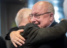 Ar 60 procentu vēlētāju atbalstu, Šveice lemj par pensiju paaugstināšanu.