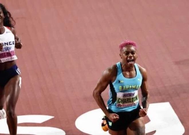 Čārltone labo pasaules rekordu 60 metru barjersprintā un izcīna graujošu uzvaru pasaules čempionātā