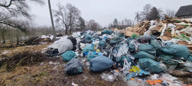 Sventes pagasta Oļšankā Valsts vides dienests konstatējis ražošanas, tai skaitā bīstamo, sadzīves atkritumu un būvgružu izgāztuvi.