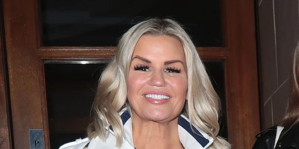 Bijusī britu meiteņu popgrupas “Atomic Kitten” dziedātāja un realitātes šovu zvaigzne Kerija Katona. 