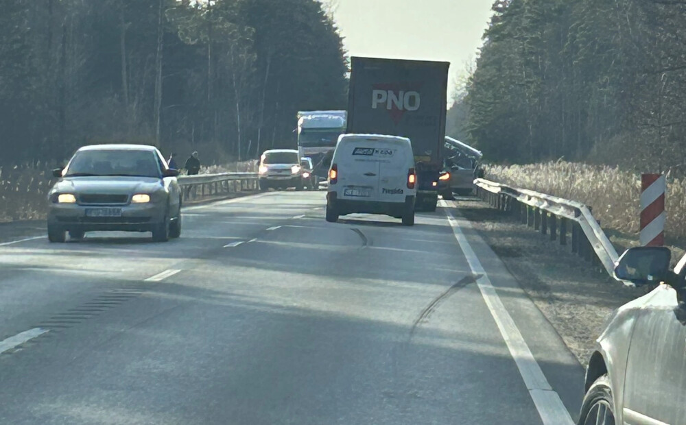 Avārijā pie Kūdras traucēta satiksme uz Ventspils šosejas