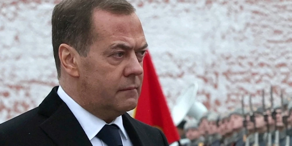 Medvedevs nolamā ES vēstniekus un aicina viņus izraidīt no Krievijas