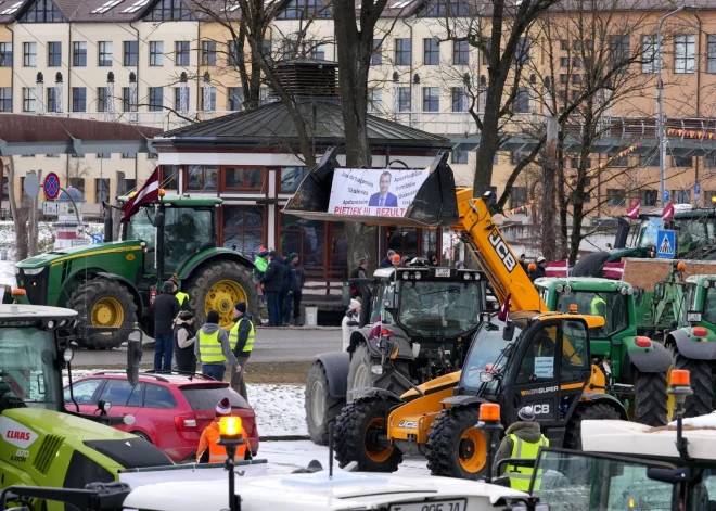 В Риге начались протесты фермеров и работников лесного хозяйства - акция запланирована и на осень