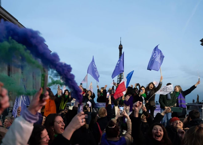 Первая страна закрепила право на аборт в Конституции