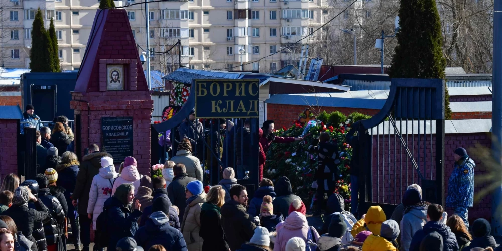 Maskavā atsākas Navaļnija piemiņas pasākumu dalībnieku aizturēšana