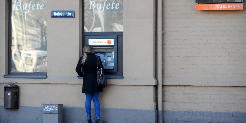 "Нас не интересует каждый житель Латвии": на какие операции с банкоматами обратит внимание СГД