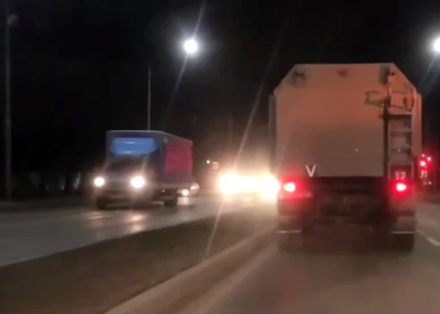 Krievu okupanti vakarā pārveduši lielu daudzumu tehnikas un Rozivku.