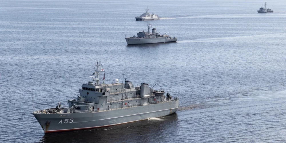 Šķēdes jūras poligonā notiek militāro kuģu treniņi