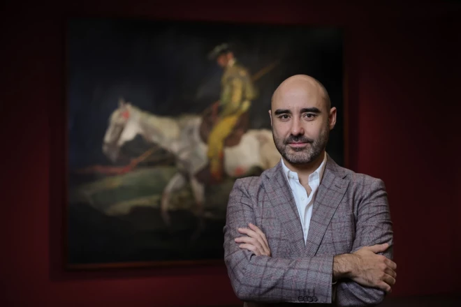 Spāņu mākslas vēsturnieks, kurators Karloss Alonso Peress-Fahardo (Carlos Alonso Pérez-Fajardo).