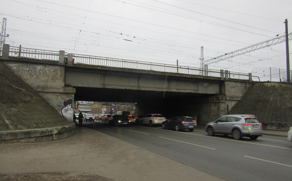 Autovadītāju ievērībai: šīs nedēļas nogales naktīs Rīgā slēgs satiksmi Lāčplēša ielas tunelī zem dzelzceļa