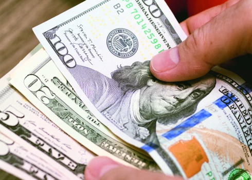 Piemēram, Taizemē 100 un 50 ASV dolāru banknotēm piešķir izdevīgāku maiņas kursu.