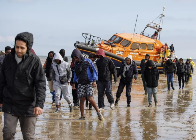 Londona gatavojas izšķiest miljonus migrantu plānam