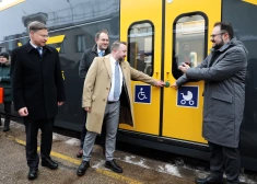 Atkal nedienas ar vilcieniem: tie kavējas vai atcelti maršrutos Rīga-Skulte un Rīga-Tukums