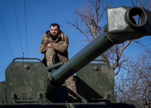 "Bloomberg": artilērijas šāviņu iegādei Ukrainai savākta teju visa summa