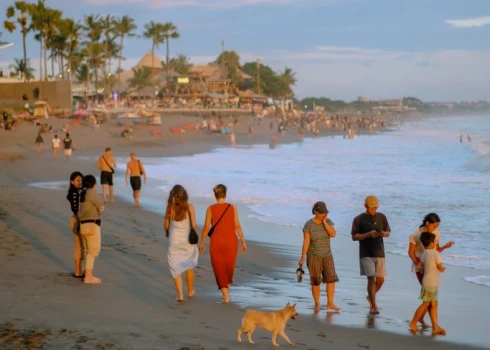Pasakaini skaisto Bali iecienījuši tūristi no visas pasaules.