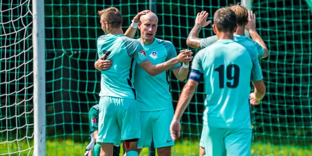 Grobiņas sporta centrs/Liepājas Futbola skola (Grobiņas SC/LFS) ir Latvijas sporta klubs no Grobiņas, kas vairāk pazīstams ar savu futbola komandu, kura 2023. gadā uzvarēja Latvijas 1. līgā, iegūstot paaugstinājumu uz Virslīgu 2024. gadā. Klubs dibināts 2009. gadā, mājas spēles aizvada Grobiņas pilsētas stadionā. Komandas galvenais treneris ir Viktors Dobrecovs. No 2022. gada sezonas komanda noslēgusi sadarbību ar Liepājas Futbola skolu un pārdēvēta no Grobiņas SC uz Grobiņas SC/LFS.