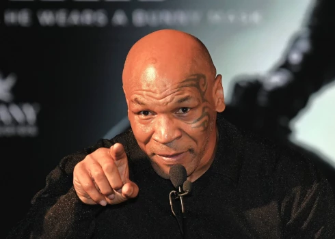 Boksa leģenda Maiks Taisons atgriezīsies ringā pret cīkstoni, kurš patiesībā nemaz nav uzskatāms par cīkstoni.