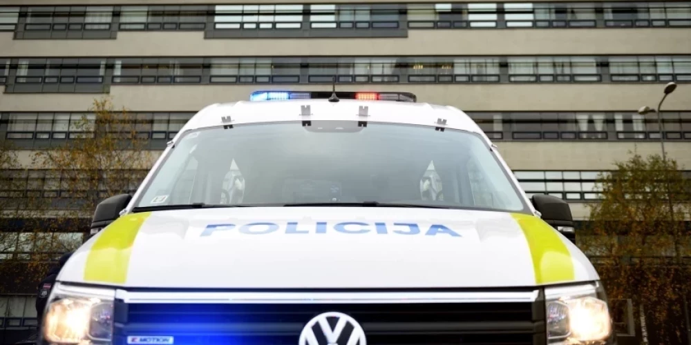 Valsts policija Rīgā veikusi plašus reidus - atrasts starptautiskā meklēšanā izsludināts vīrietis un pārbaudītas spēļu zālēs