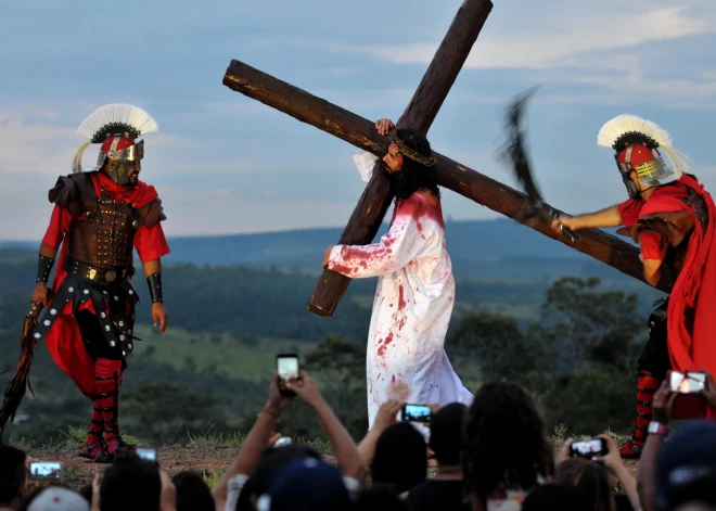 Visšokējošākās un dīvainākās kristiešu Lieldienu tradīcijas. FOTO. VIDEO