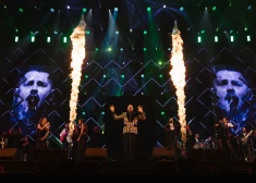 FOTO: starptautiskajā sieviešu dienā fanus ar sirsnīgu koncertu jūsmina Intars Busulis