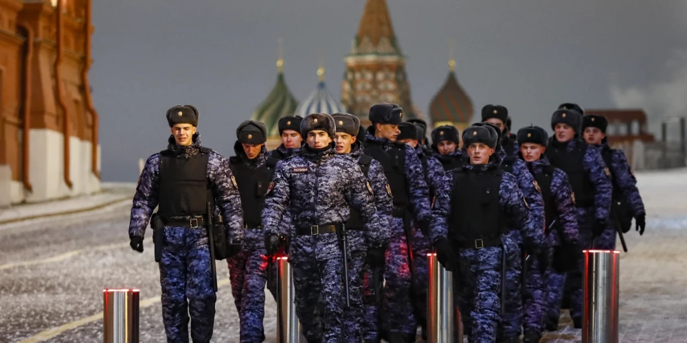 Pēc izskanējušajiem terorisma draudiem Maskavā vērojama pastiprināta policijas klātbūtne