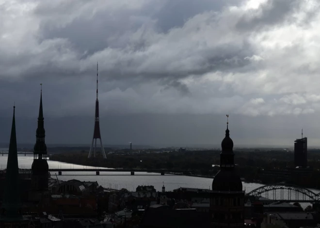 Tuvākajā diennaktī paliks mākoņains laiks; būtiski nokrišņi nav gaidāmi