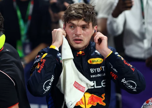 Par "Red Bull" pamešanu runājošajam Verstapenam pārliecinoša uzvara Saūda Arābijas "Grand Prix"