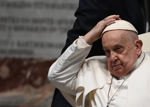 Pāvests Francisks plaši mudina Ukrainu sēsties pie sarunu galda ar Krieviju