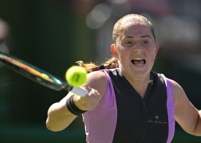 Ostapenko ar Kičenoku pārvar Indianvelsas dubultspēļu pirmo kārtu