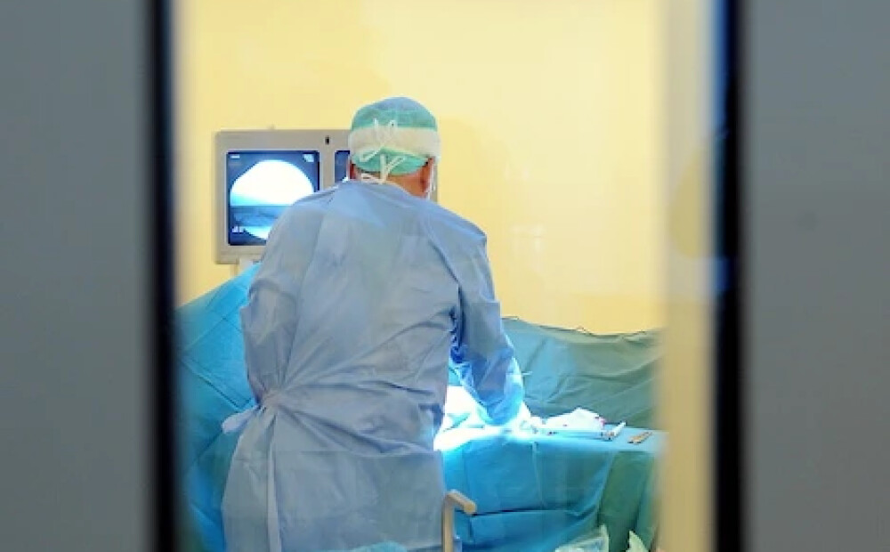 Stradiņa slimnīcā balsenes vēža pacientam veikta sarežģīta ķirurģiska operācija